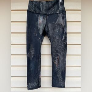 Alo Yoga stormy night sky capri high-waisted leggings, tight and flattering, XS